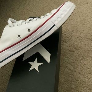Converse (WORN ONLY ONCE)